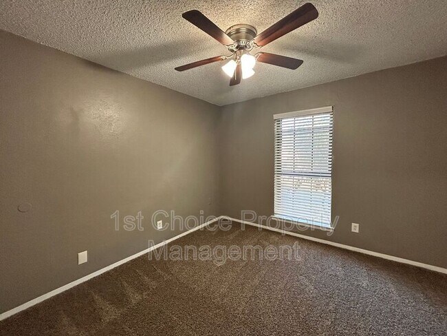 Building Photo - 625 Edwards Dr