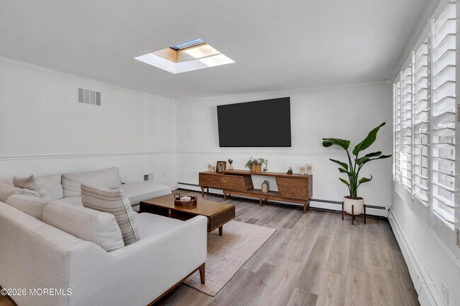 Building Photo - 24 St Nicholas Pl