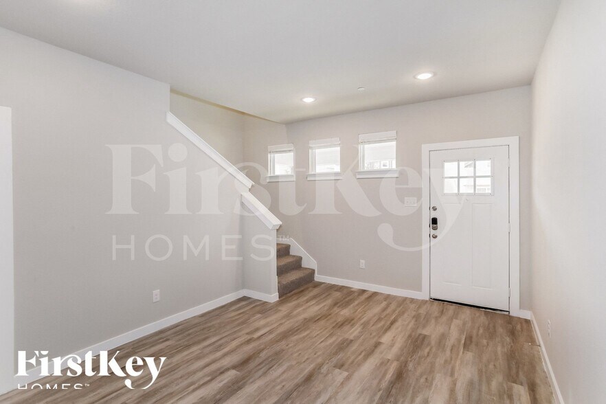 Building Photo - 323 Niki Dr