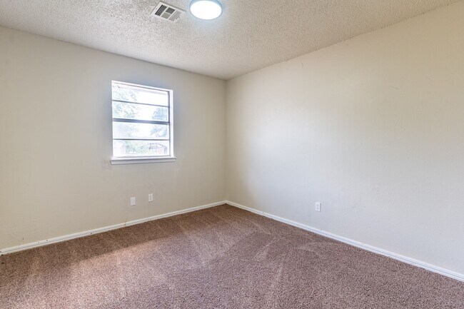 Building Photo - 4 Bedroom Rent to Own Home Available!