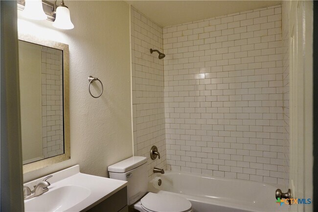 Building Photo - 1019 Haynes St