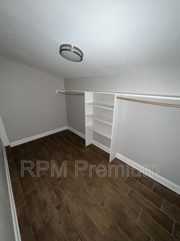 Building Photo - 4922 Sunnybrook Dr