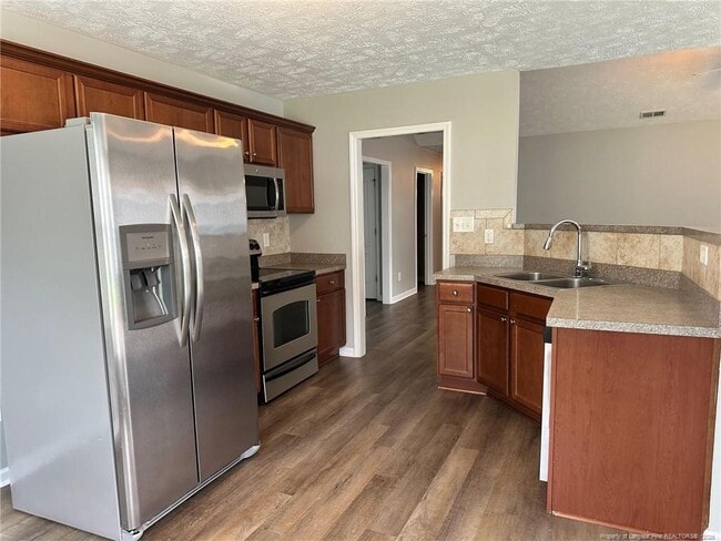 Building Photo - 654 Hogart St