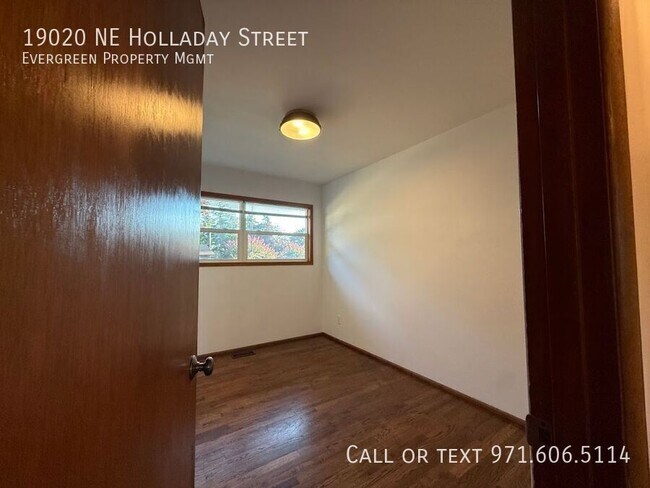Building Photo - 19020 NE Holladay St