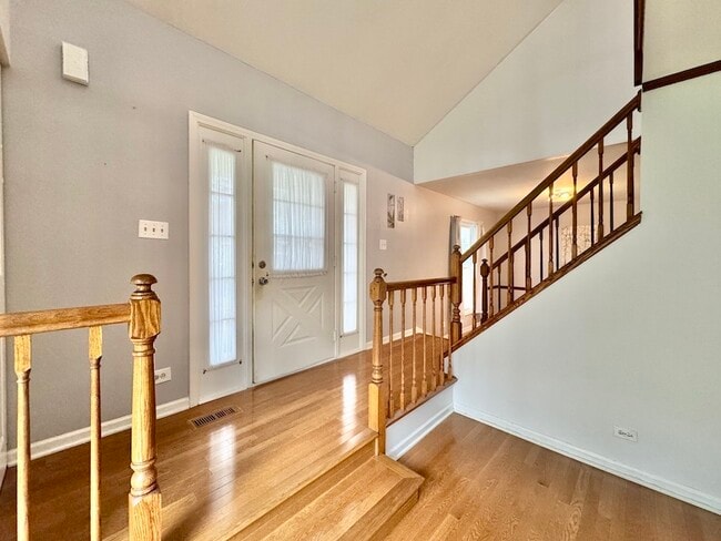 Building Photo - 2760 College Hill Cir