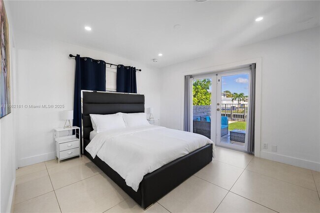 Building Photo - 1709 SW 5th Pl