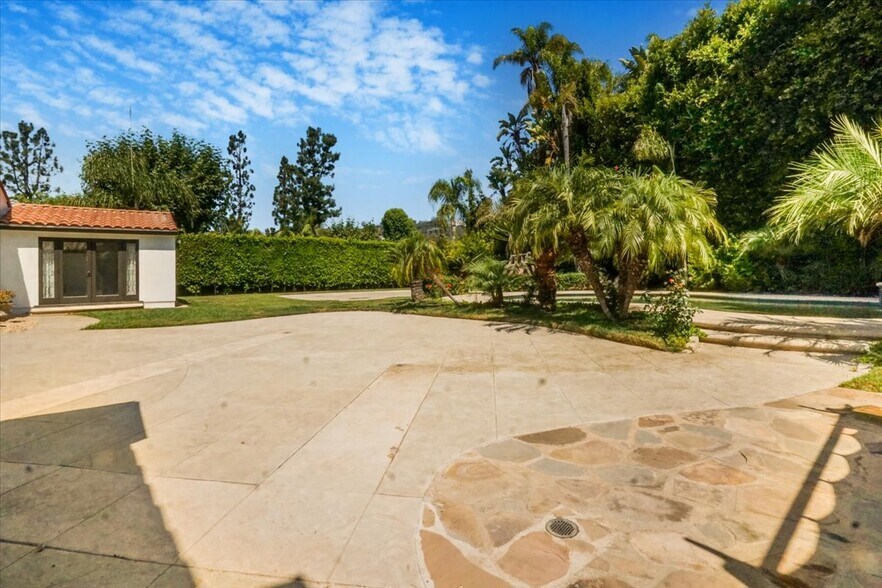 Building Photo - 114 S Layton Dr