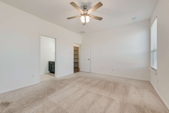 Building Photo - Fantastic newer 3-2-2 in Heartland Master Planned Community