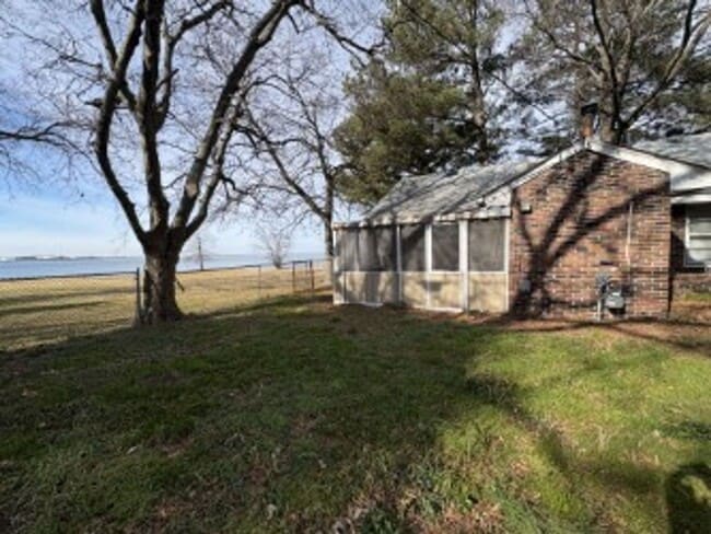 Building Photo - Larchmont