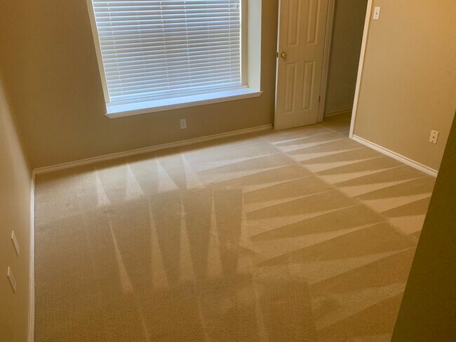 Building Photo - 5005 Lethaby Dr