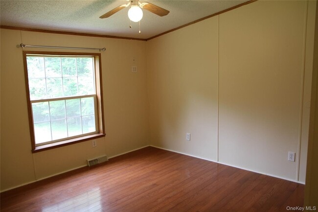 Building Photo - 68 Shinhollow Rd