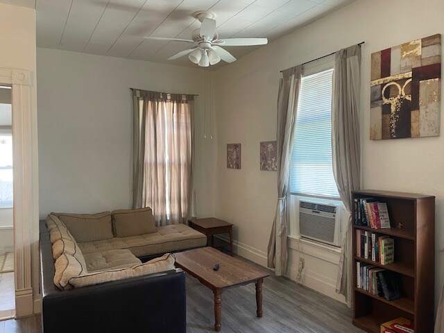 Living Room - 701 W Poplar St