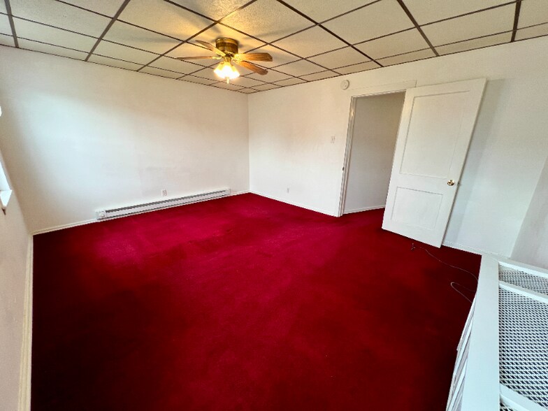 Building Photo - 137 E Summit St