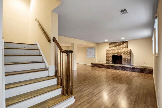 Building Photo - 7204 Quiet Cove