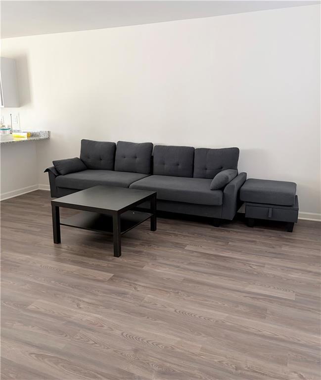 Building Photo - 633 Tudor St