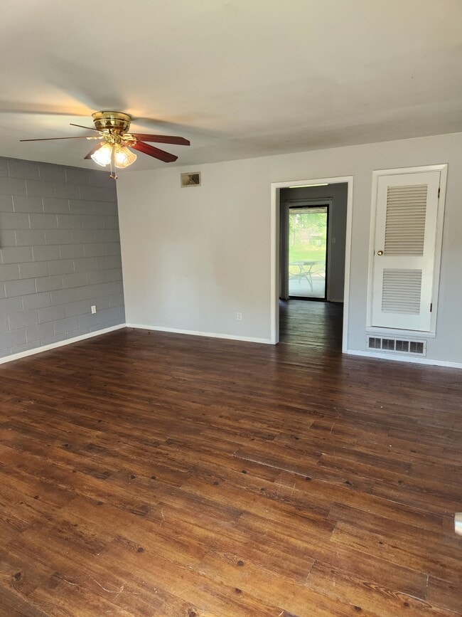Building Photo - 306 Clifton Dr