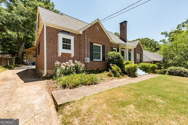Building Photo - 208 Shadowmoor Dr