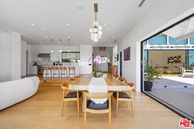 Building Photo - 8242 Hillside Ave