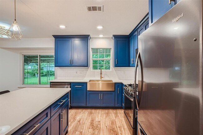 Building Photo - 507 Seminole Dr