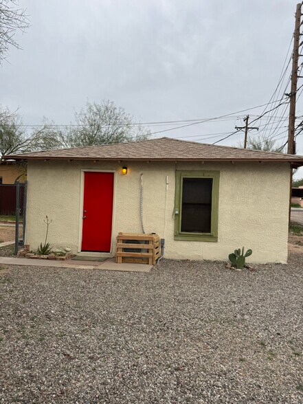 Building Photo - 1540 E Miles St