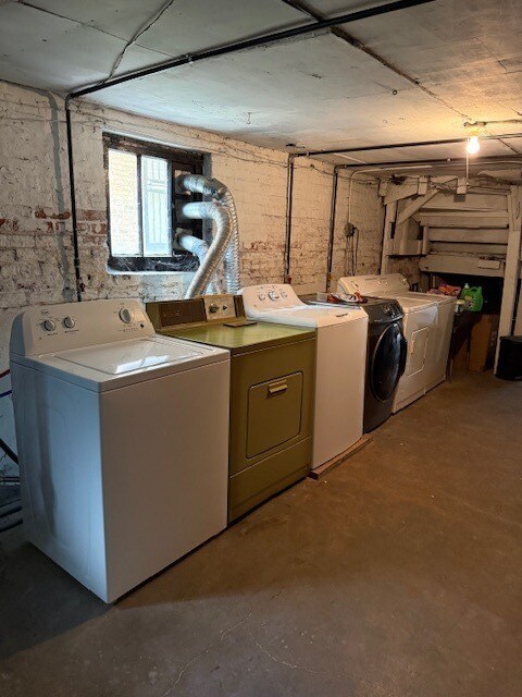 Building Photo - 6509 N Artesian Ave