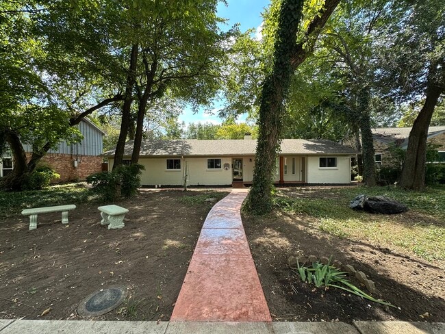 Building Photo - 1616 Aldridge Dr