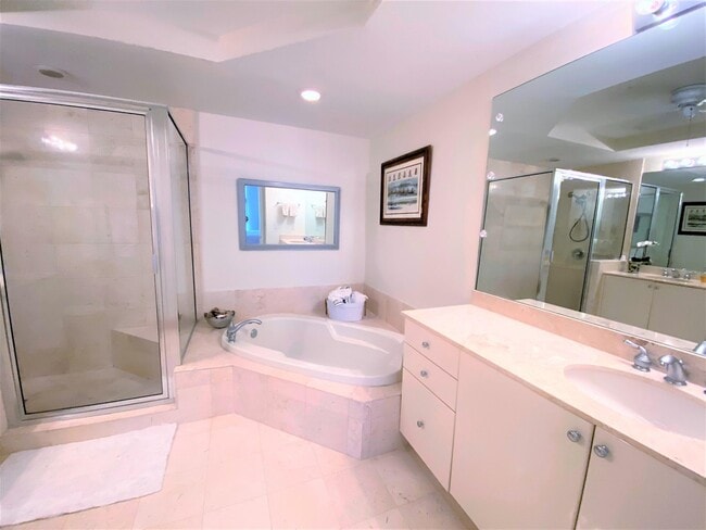 Building Photo - 801 S Olive Ave