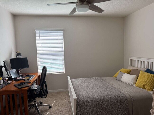 Building Photo - Large 4 Bedroom/2.5 Bathroom Home in Thompson Grove