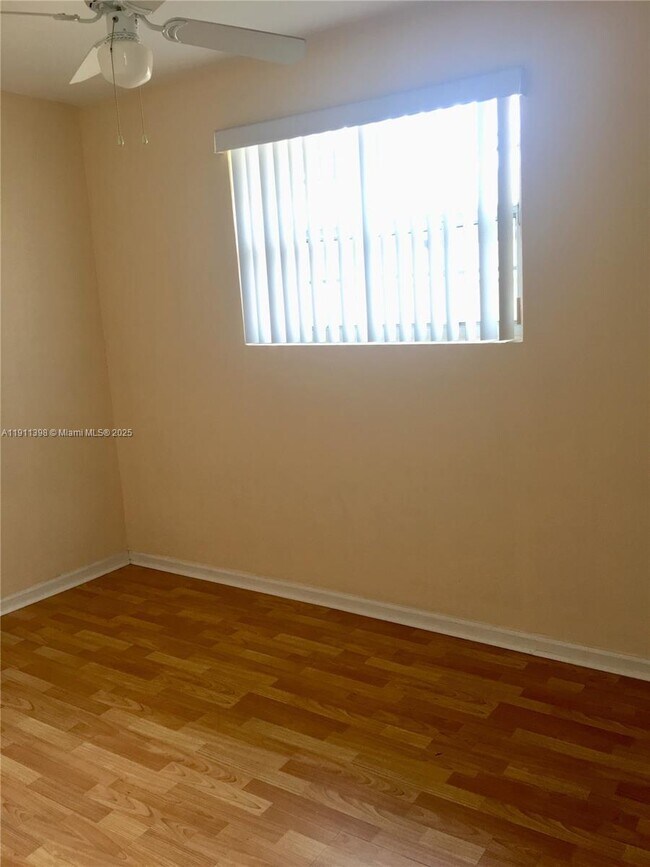 Building Photo - 5706 NE 17th Terrace