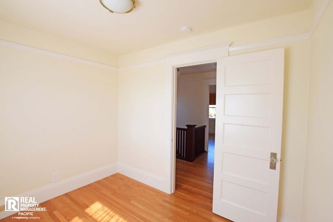 Building Photo - Cozy 3 Bedroom Near 4th Street - Ready to move in!