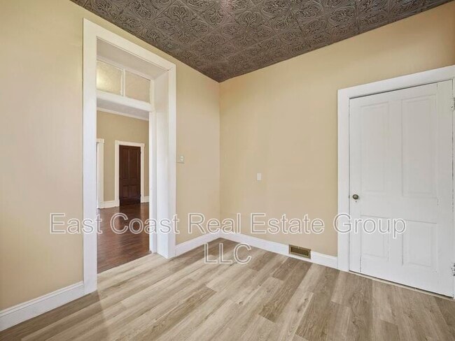 Building Photo - 448 Summit Ave