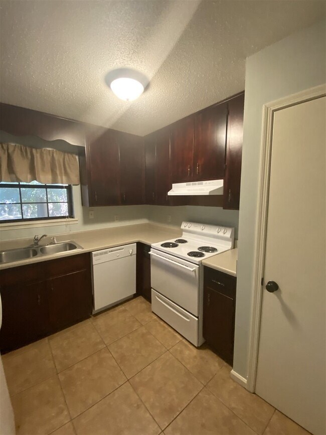 Building Photo - 3701 Donovan Dr