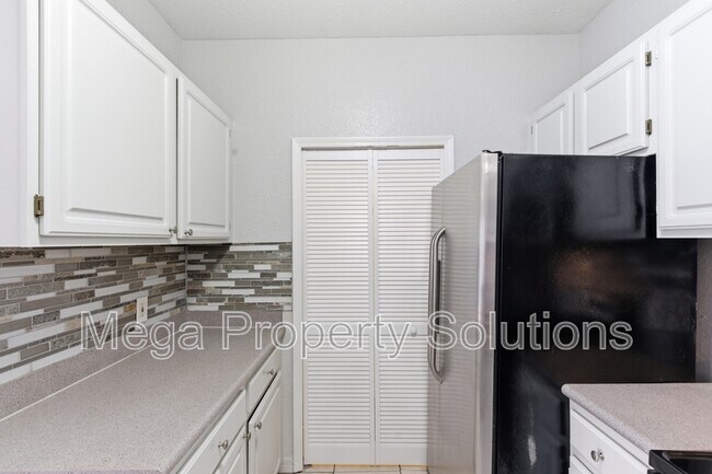 Building Photo - 5507 Legacy Crescent Pl