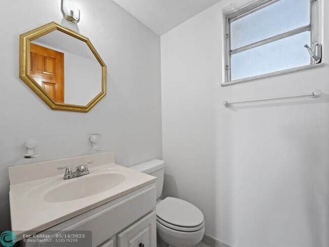 Building Photo - 310 Fontainebleau Blvd