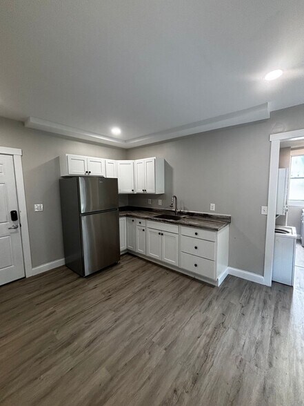 Building Photo - 5261 Waltella Pl