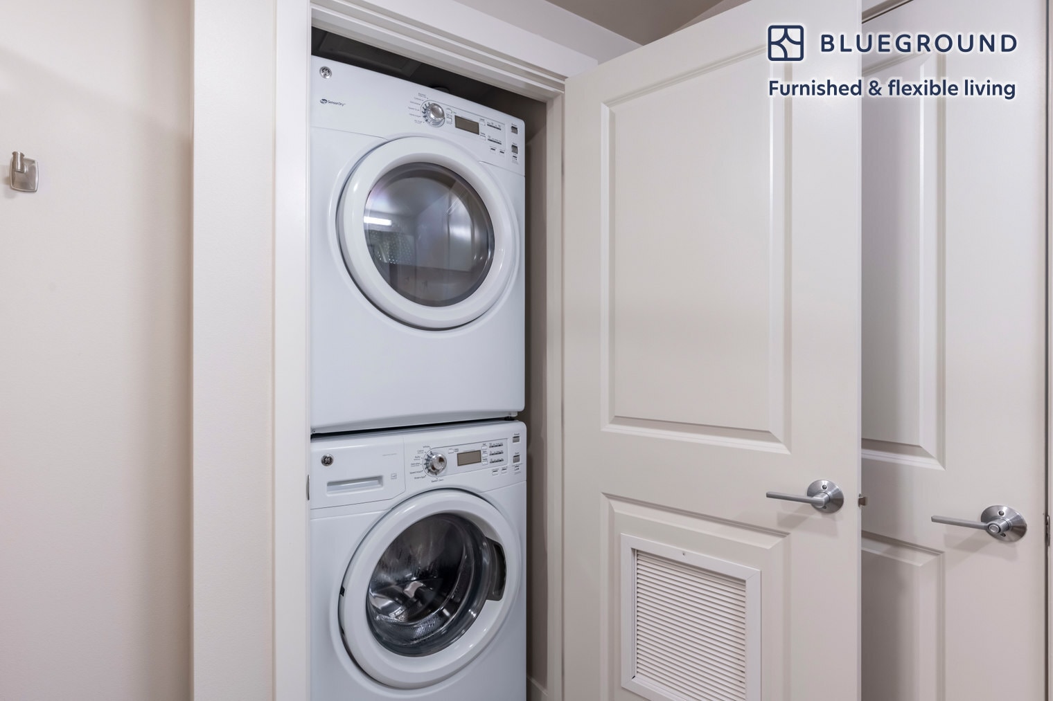 Building Photo - 10333 Main St