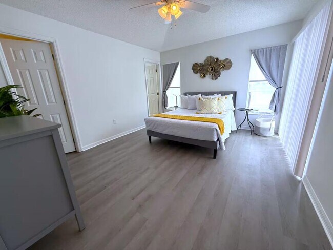 Building Photo - 1518 Gulfview Dr