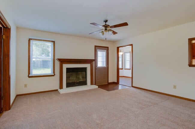 Building Photo - 856 Maitland Drive