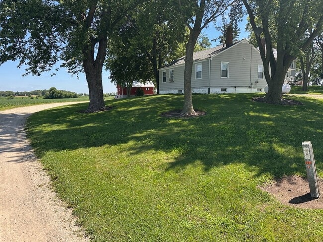 Building Photo - 1N479 Schrader Rd