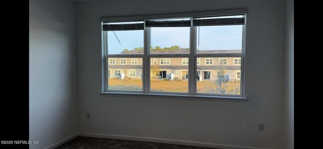 Building Photo - 213 Silver Myrtle Ct