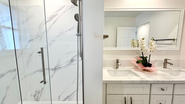 Building Photo - 2340 University Ave