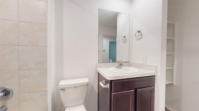 Building Photo - 16873 Short Pnes Dr