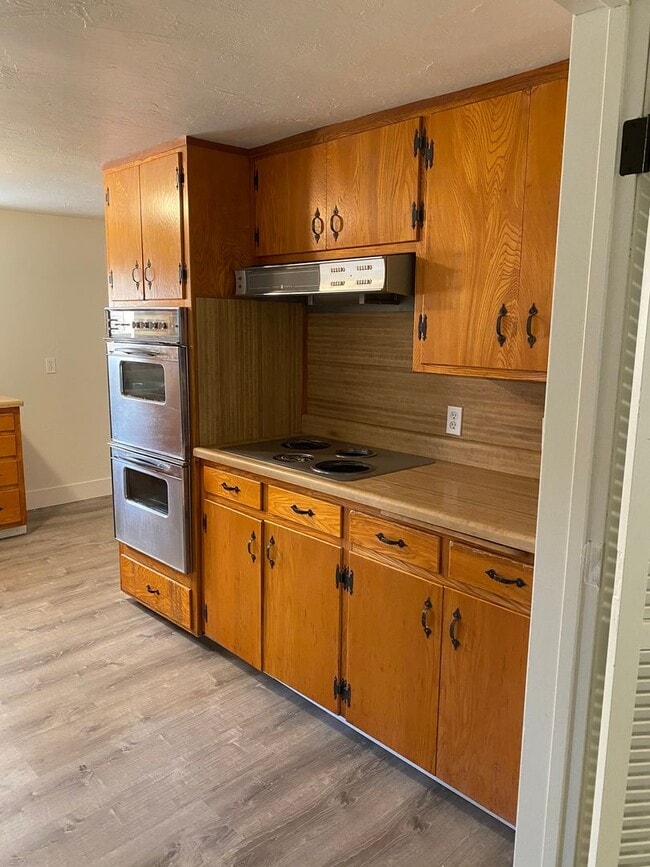 Building Photo - Cute Updated Home Near Shopping and Downtown Chico