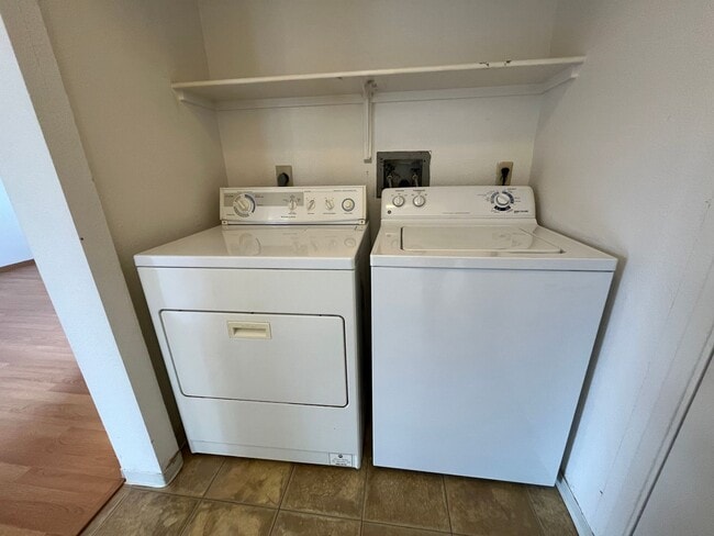 Building Photo - $2200, 2BR/1BA/2PKG Mililani (Mililani Parkway) - Great Location - townhome with A/C