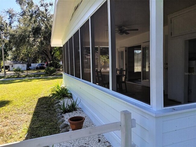 Building Photo - 10611 Dixon Dr