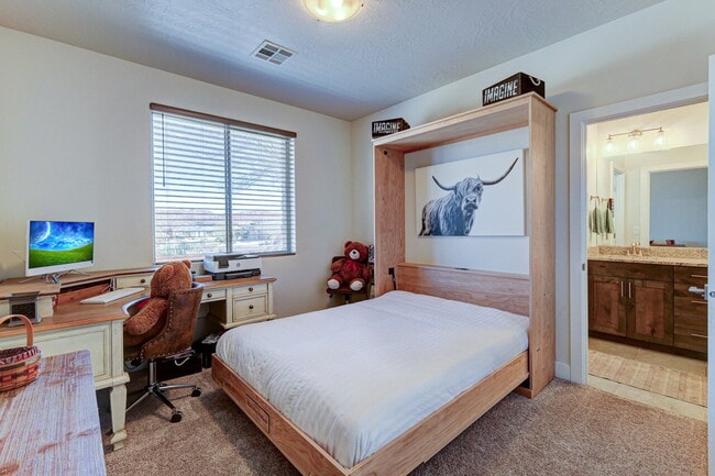 Building Photo - "Charming 3-Bedroom Retreat with 2 Baths and 2150 Sq. Ft. of Comfort in Santa Clara!"