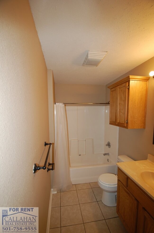 Building Photo - 3 Bedroom Duplex in Jacksonville