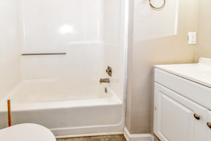 Building Photo - 529 Bradley Dr