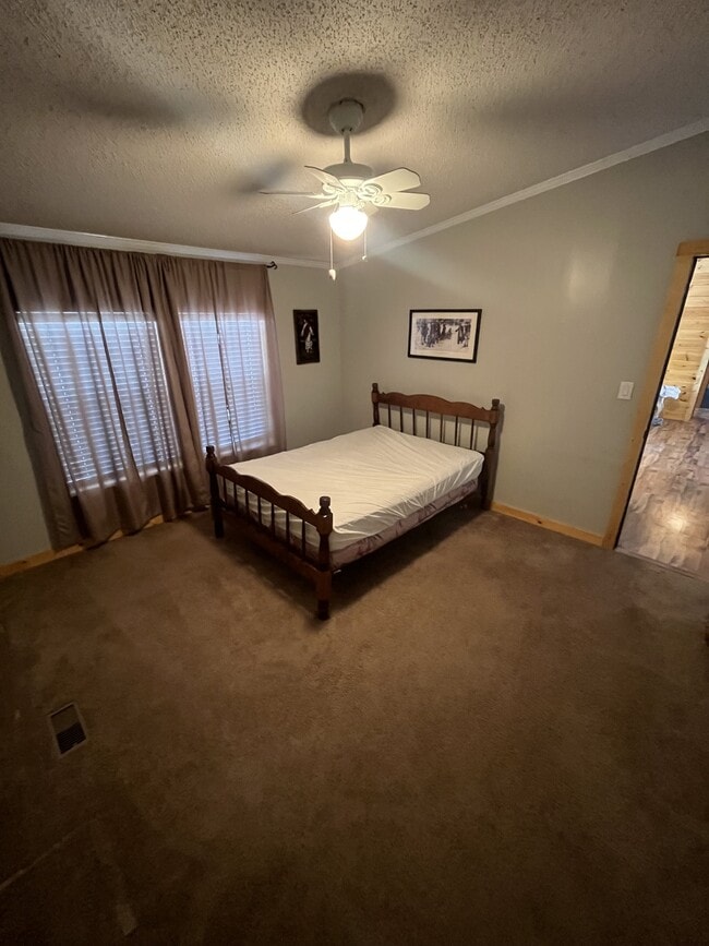 Building Photo - 12 Ray Dr