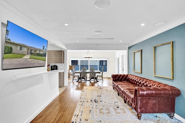 Building Photo - 11425 NE 3rd Ave